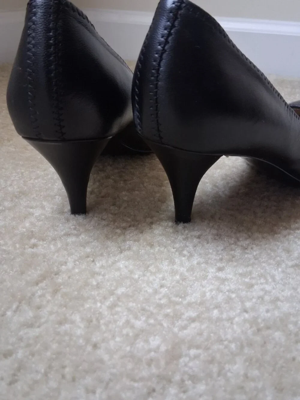 Tahari Brett Black Leather Pointed Toe Pumps Dress Heels 6.5M